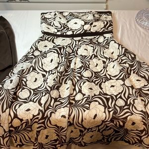 Super cute Ann Taylor strapless dress.